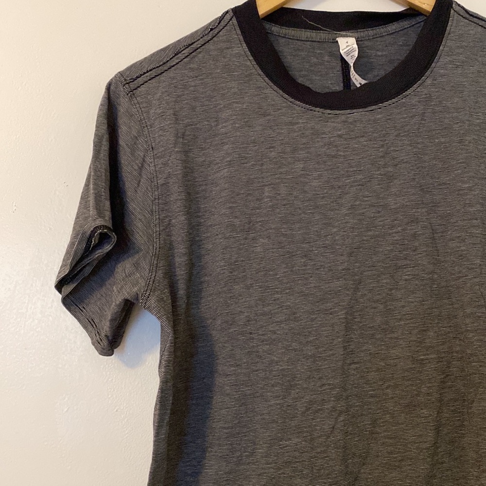 Lululemon tee - Picture 2 of 6